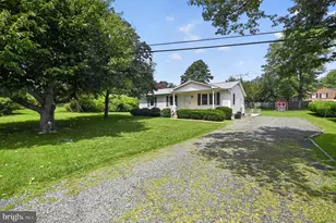 13996 Lakeview Dr, Gainesville, VA 20155 - Photo 3