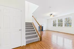 18213 Jillian Ln, Triangle, VA 22172 - Photo 5