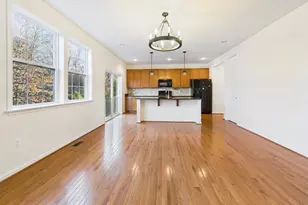 18213 Jillian Ln, Triangle, VA 22172 - Photo 7