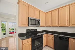 3125 Weeping Cherry Ct, Dumfries, VA 22026 - Photo 7