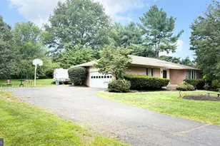 4800 Maurine Ct, Gainesville, VA 20155 - Photo 3