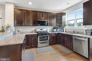 8173 Falls Grove Dr, Manassas, VA 20111 - Photo 9