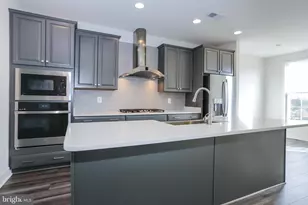 6722 Upland Mnr Dr, Gainesville, VA 20155 - Photo 5