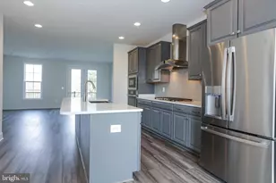 6722 Upland Mnr Dr, Gainesville, VA 20155 - Photo 9