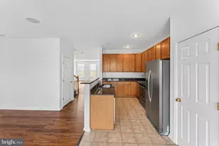 15541 John Diskin Cir, Woodbridge, VA 22191 - Photo 11