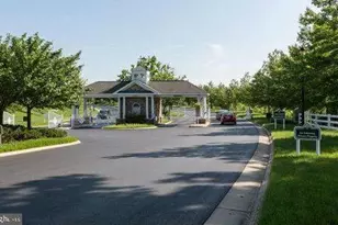 17260 Four Seasons Dr, Dumfries, VA 22025 - Photo 9