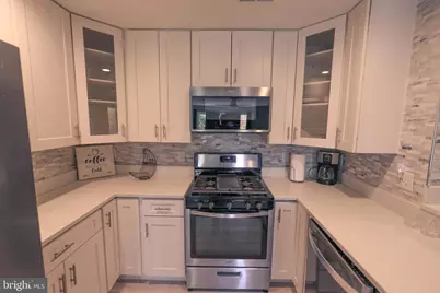 1060 Gardenview Loop #303, Woodbridge, VA 22191 - Photo 9
