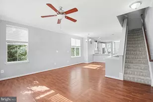3041 Chinkapin Oak Ln, Woodbridge, VA 22191 - Photo 9