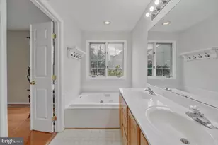 16808 Capon Tree Ln, Woodbridge, VA 22191 - Photo 23