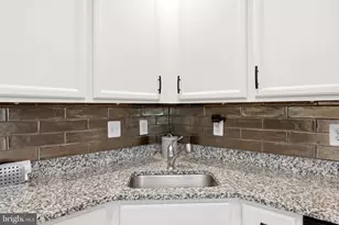 14848 Mason Creek Cir, Woodbridge, VA 22191 - Photo 13