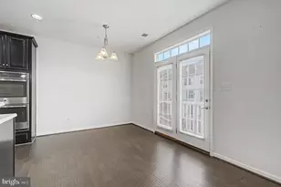 7458 Brunson Cir, Gainesville, VA 20155 - Photo 11