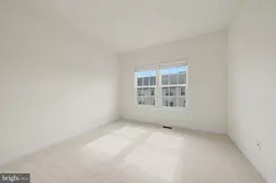 7458 Brunson Cir, Gainesville, VA 20155 - Photo 23