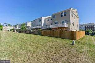 6806 Bryson Cir, Haymarket, VA 20169 - Photo 17