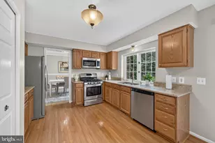 2893 Chevoit Hill Ct, Woodbridge, VA 22191 - Photo 23