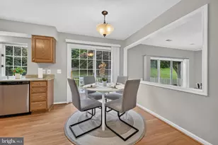 2893 Chevoit Hill Ct, Woodbridge, VA 22191 - Photo 33
