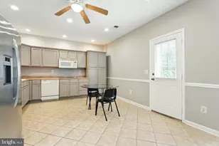 14863 Chimbote Ct, Gainesville, VA 20155 - Photo 7