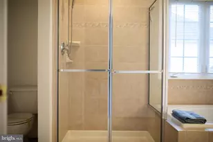 18061 Camdenhurst Dr, Gainesville, VA 20155 - Photo 17