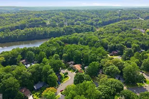 12313 Beechnut Ct, Woodbridge, VA 22192 - Photo 9