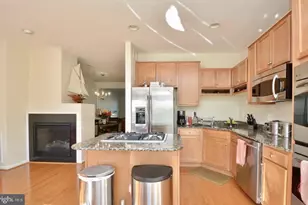 2454 Battery Hill Cir, Woodbridge, VA 22191 - Photo 9
