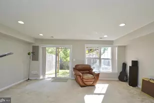 2454 Battery Hill Cir, Woodbridge, VA 22191 - Photo 11