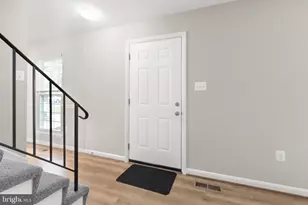 5685 Saffron Ln, Woodbridge, VA 22193 - Photo 3
