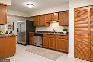 3176 Vanderbilt Ct, Woodbridge, VA 22192 - Photo 3