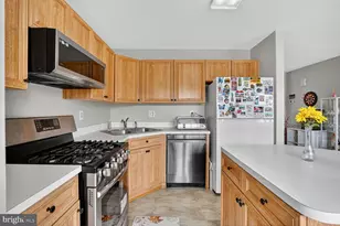 11082 Clovertree Ct, Manassas, VA 20109 - Photo 13