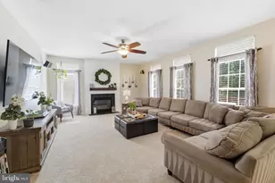 13621 Heritage Farms Dr, Gainesville, VA 20155 - Photo 27