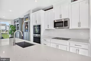 10537 Waterbury Woods Way, Manassas, VA 20112 - Photo 9