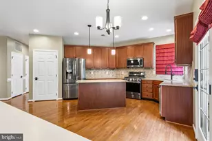 5863 Tulloch Spring Ct, Haymarket, VA 20169 - Photo 17