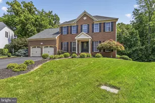 8121 Willingboro Ct, Gainesville, VA 20155 - Photo 3