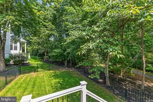 8121 Willingboro Ct, Gainesville, VA 20155 - Photo 33