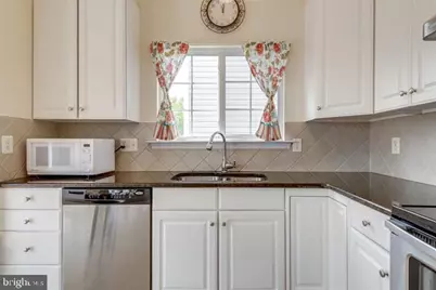 6805 Hollow Glen Court, Gainesville, VA 20155 - Photo 7