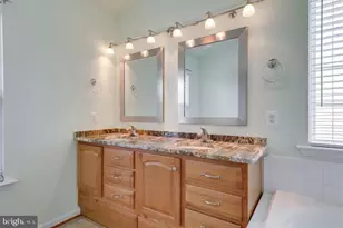6805 Hollow Glen Ct, Gainesville, VA 20155 - Photo 23