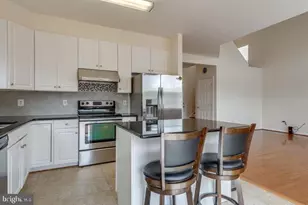 6805 Hollow Glen Ct, Gainesville, VA 20155 - Photo 5