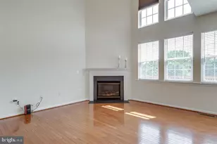 6805 Hollow Glen Ct, Gainesville, VA 20155 - Photo 9