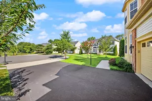 9405 Lomax Forest Dr, Manassas, VA 20112 - Photo 5
