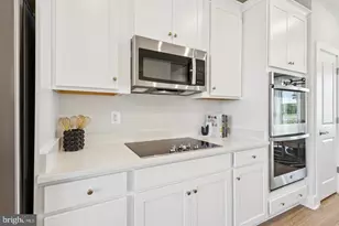 3758 District Dr, Woodbridge, VA 22193 - Photo 3