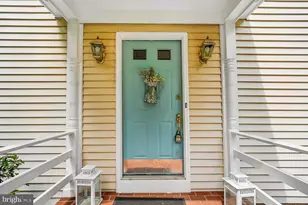 8212 Honeysuckle Rd, Manassas, VA 20112 - Photo 3