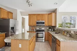 5317 Gunston Hall Dr, Woodbridge, VA 22193 - Photo 3