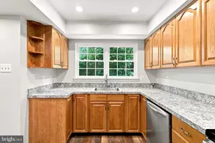 12213 Chaucer Ln, Woodbridge, VA 22192 - Photo 5