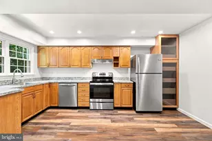 12213 Chaucer Ln, Woodbridge, VA 22192 - Photo 3
