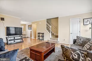 2816 Brier Pond Cir, Woodbridge, VA 22191 - Photo 3