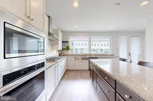 13827 Estuary Pl, Woodbridge, VA 22191 - Photo 5