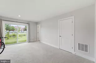 8784 Kensington Church St, Manassas, VA 20112 - Photo 11