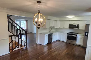 13592 Bentley Cir, Woodbridge, VA 22192 - Photo 5