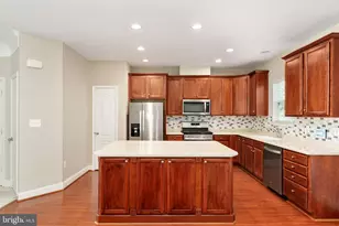 2520 Basin View Ln, Woodbridge, VA 22191 - Photo 5