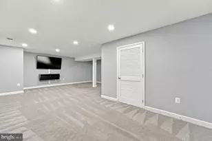 8368 Tenbrook Dr, Gainesville, VA 20155 - Photo 45