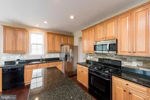 8913 Yellowleg Ct, Gainesville, VA 20155 - Photo 11