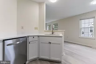 8025 Lantern Ct, Manassas, VA 20109 - Photo 13